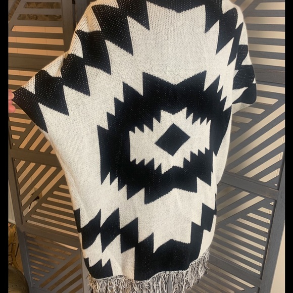 Boho Cardigan Small Tribal Aztec Black White - Picture 8 of 11
